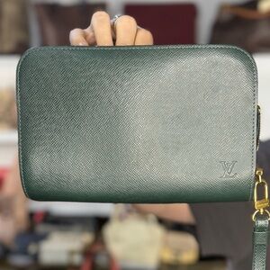LV TAIGA WRISTLET 30/30 used